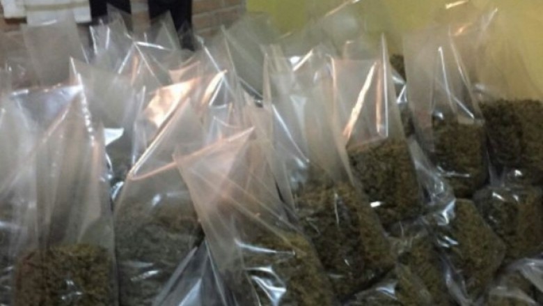 Policia zbulon 7.6 kilogramë lëndë narkotike në Vallandovë
