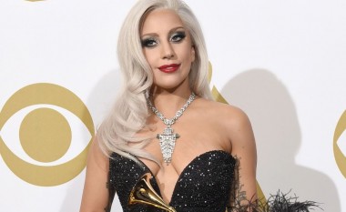 Çmendet Lady Gaga, ekspozon gjoksin duke shkuar në studio incizimi! (Foto, +16)