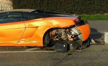 E dëmtoi Lamborghinin e 300 mijë eurove dhe tha: E blej një tjetër (Foto)