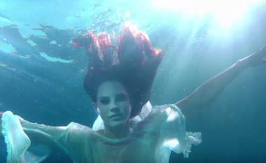 Lana Del Rey publikon videoklipin e ri (Video)