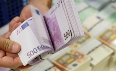 Qytetarët dhe bizneset në Kosovë kanë 3.5 miliardë euro kredi e 4.5 miliardë euro depozita