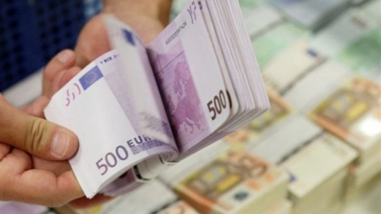 Qytetarët dhe bizneset në Kosovë kanë 3.5 miliardë euro kredi e 4.5 miliardë euro depozita