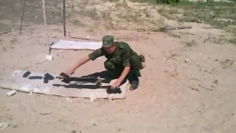 “Rambo” i Rusisë, për pak sa nuk e qëlloi veten me kallashnikov (Video)