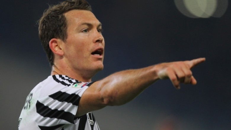 ​Lichtsteiner opsion për Barcelonën