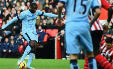 Liga Premier: City ngushton diferencën me Chelsean