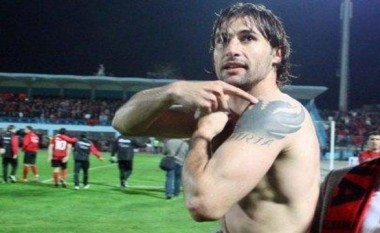 Lorik Cana shfaq patriotizmin kudo që shkon (Foto)