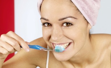Më pesë metoda të thjeshta për dhëmbë të shëndetshëm