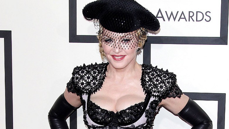 Madonna përkrah muslimanët: Franca sikur Gjermania Naziste