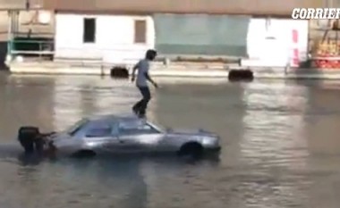 E pabesueshme! Maserati ecën mbi ujë (Video)