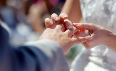 Zvicra merr vendim për kosovarët që janë martuar për letra