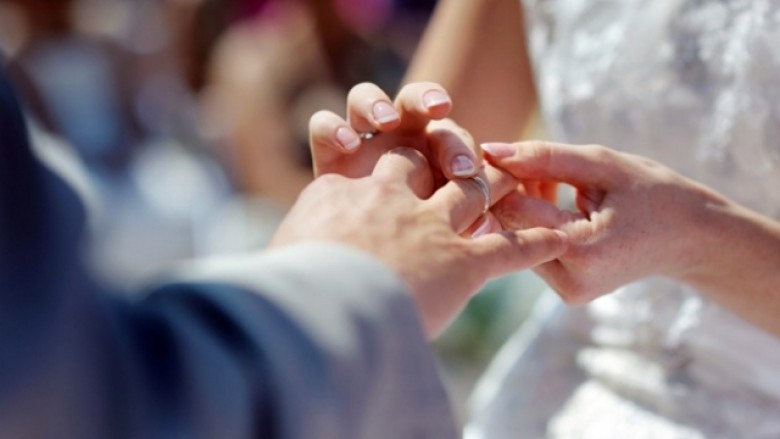 Zvicra merr vendim për kosovarët që janë martuar për letra