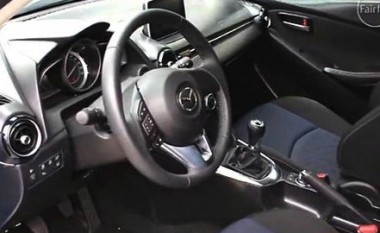 Zbulohet enterieri i Mazda2 të re (Video)
