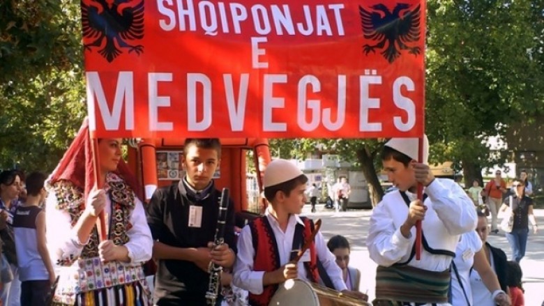 Shqiptarët e Medvegjës synojnë regjistrim paralel, si reagim ndaj spastrimit që po bën Serbia ndaj tyre