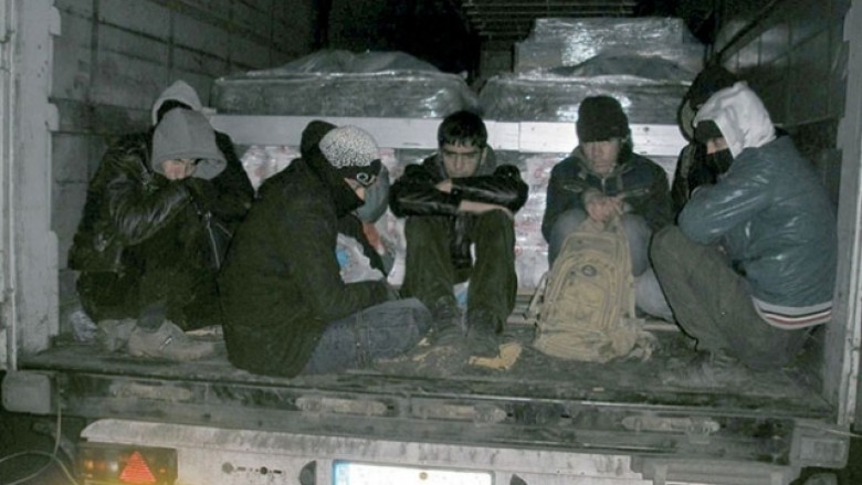 Policia zbulon dhjetë emigrantë në Gjevgjeli