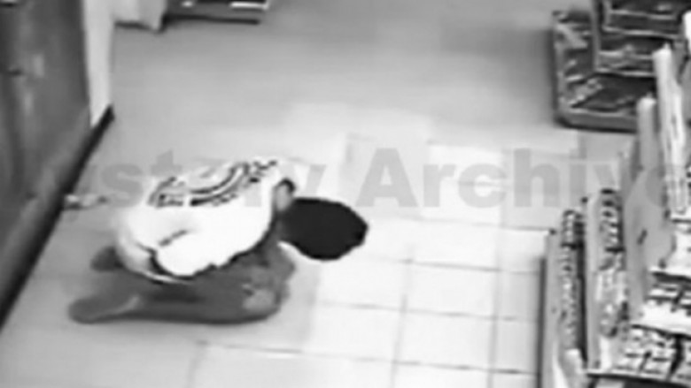 Misterioze: Shih se çfarë regjistruan kamerat e sigurisë në një supermarket (Video,+18)