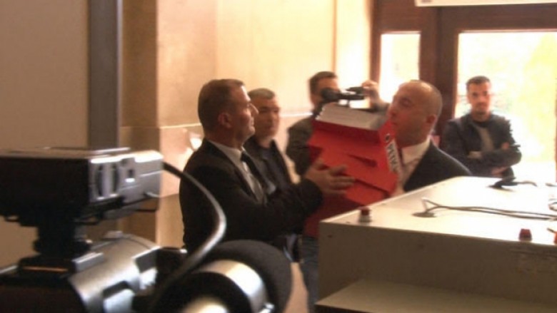 Momenti kur Haradinaj hyn në Kuvend dhe e quan kryeministrin qen (Video)