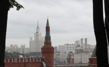 Rusia ka paralajmëruar mbajtjen e më shumë se dymijë manovrave ushtarake