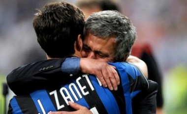 Mourinho kishte qarë në autobusin e Interit - Moratti zbulon prapaskenat me portugezin në Interin legjendar të tripletës