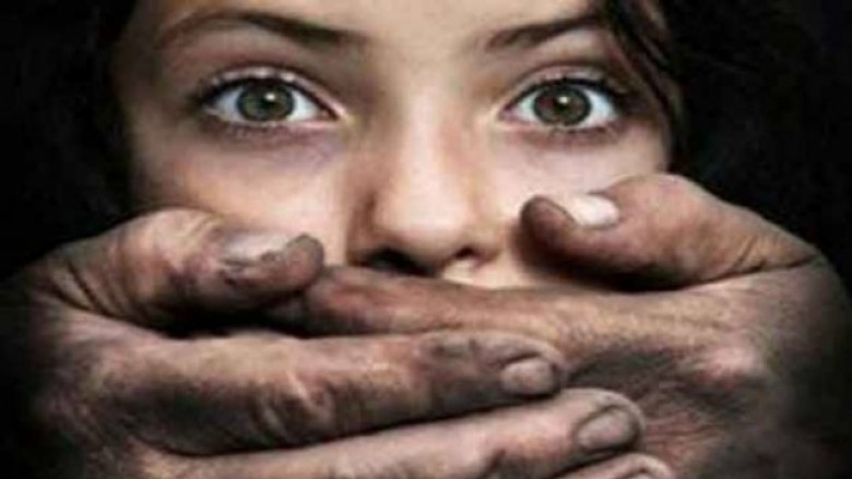 Dhunohet një femër në Gjilan nga tre persona