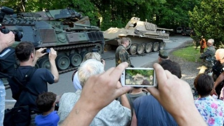 Në podrumin e një pensionisti gjetën një tank dhe një kundër-ajror (Foto)