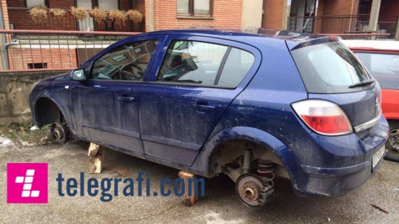 Në Prishtinë, vetura nga hajnat mbeti në bandash! (Foto)