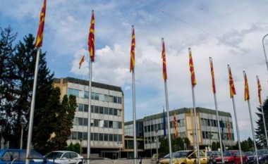 Betohen avokatët e rinj të shtetit në Maqedoni, 3 shqiptarë (Video)