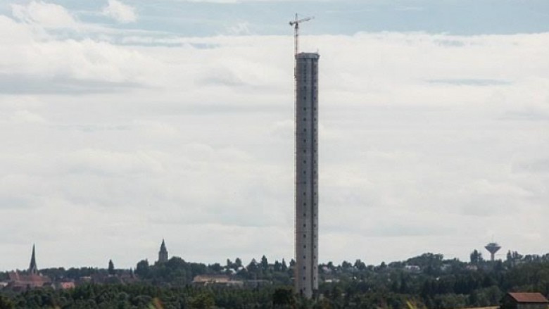 Ndërtesa e çuditshme, për testimin e ashensorëve të së ardhmes (Foto)