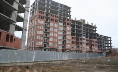 Bie nga kati i tetë i ndërtesës, vdes punëtori 55-vjeçar në Shkup
