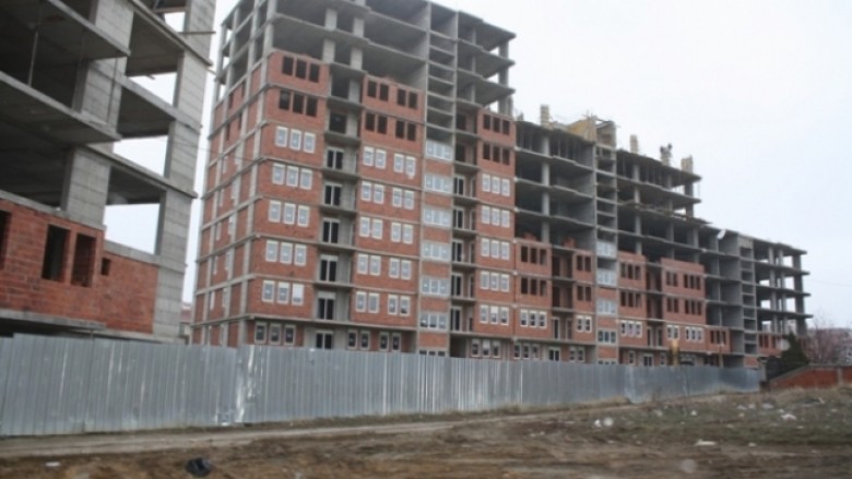 Bie nga kati i tetë i ndërtesës, vdes punëtori 55-vjeçar në Shkup