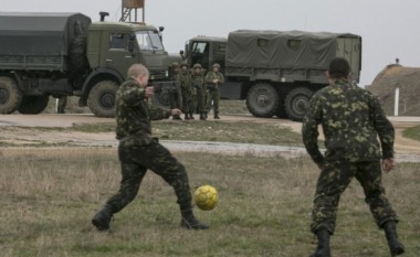 Ndeshje futbolli mes ushtarëve serbë dhe KFOR-it në Kosovë