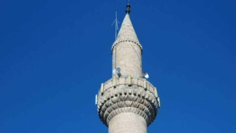 Vidhen gjësende me vlerë në një xhami në Prizren