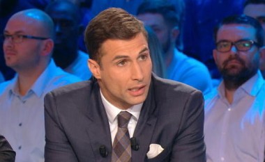 Lorik Cana ndryshoi rregullat e veshjes së futbollistëve (Foto/Video)