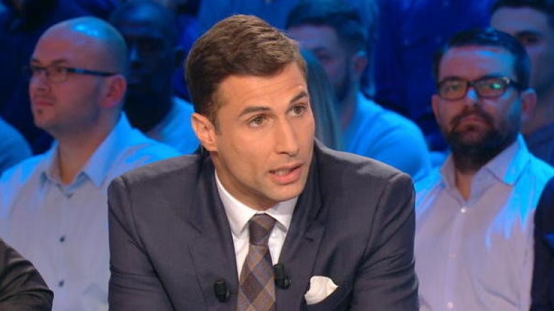 Lorik Cana ndryshoi rregullat e veshjes së futbollistëve (Foto/Video)