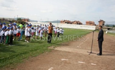 Nis kampi “Shkolla e hapur zbavitëse e futbollit”