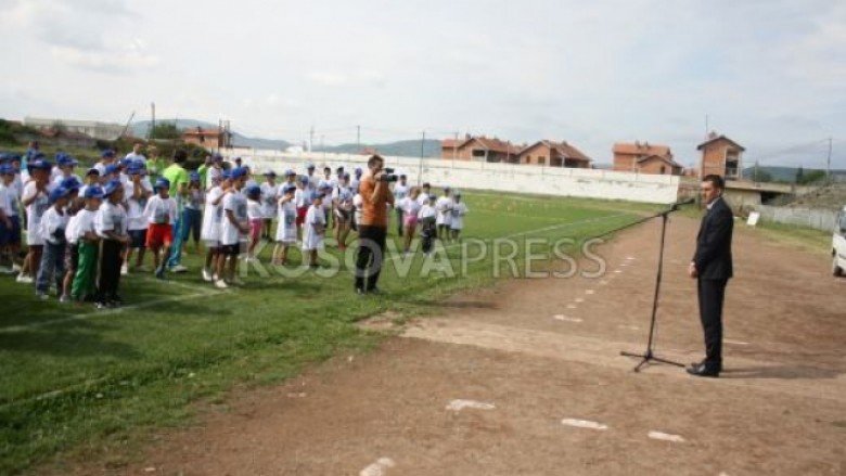 Nis kampi “Shkolla e hapur zbavitëse e futbollit”