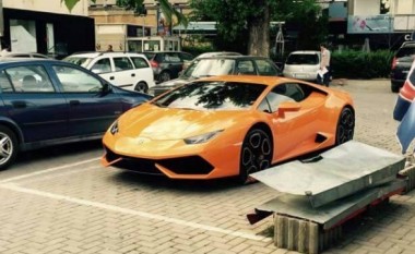 Një Lamborghini në vlerë 200 mijë euro i parkuar “midis” Prishtinës (Foto)