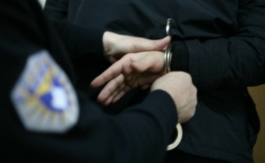 Arrestohet shtetasi i Shqipërisë, tentoi t’i jep ryshfet policit në Vërmicë