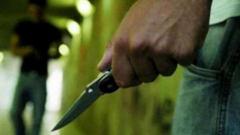 Ish-nxënësi kanos me thikë sigurimin e shkollës në Gradicë të Drenasit