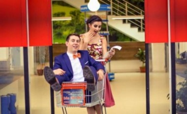 Nusja shkodrane “blen” të fejuarin kosovar në market (Foto)