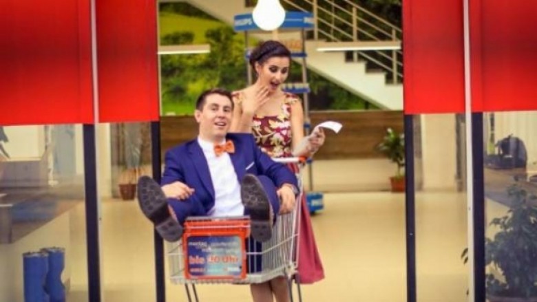 Nusja shkodrane “blen” të fejuarin kosovar në market (Foto)