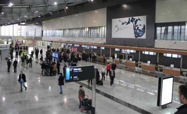 “Keqpërdoren” pasaportat, Policia ndalon dy shtetas të Iranit në Aeroport që kërkuan azil