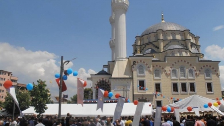 Përurohet xhamia ‘Bajram Pasha Isa Beg’ në Mitrovicë