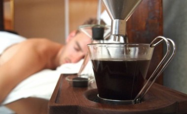 Preferoni të pini kafe posa të zgjoheni nga gjumi? Mendoni dy herë