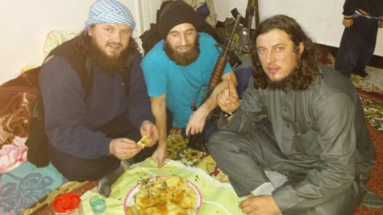 Pamje të familjes Hasani nga Kosova që gjenden në ISIS (FOTO+VIDEO)