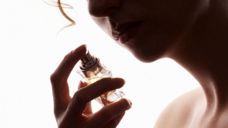 Parfumet shkaktojnë dhimbje koke dhe migrenë