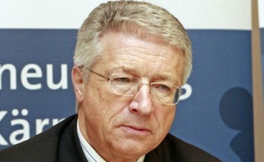Petritsch: Specialja bëri shpallje të pazakontë të aktakuzës ndaj Thaçit dhe Veselit