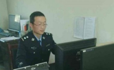 Policët i prishën dy kompjuterë, duke shikuar filma pornografikë