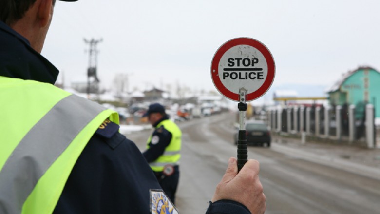Policia me plan operativ, brenda 24 orëve shqiptoi 2336 gjoba dhe konfiskoi 59 patentë shoferë