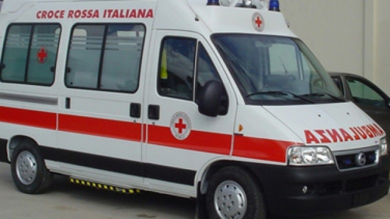Prishet ambulanca, vdes foshnja shqiptare - Telegrafi