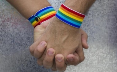 Martesat brenda seksit, klerikët: Homoseksualizmi cenon shoqërinë, LGBT: Kushtetuta të na mbrojë